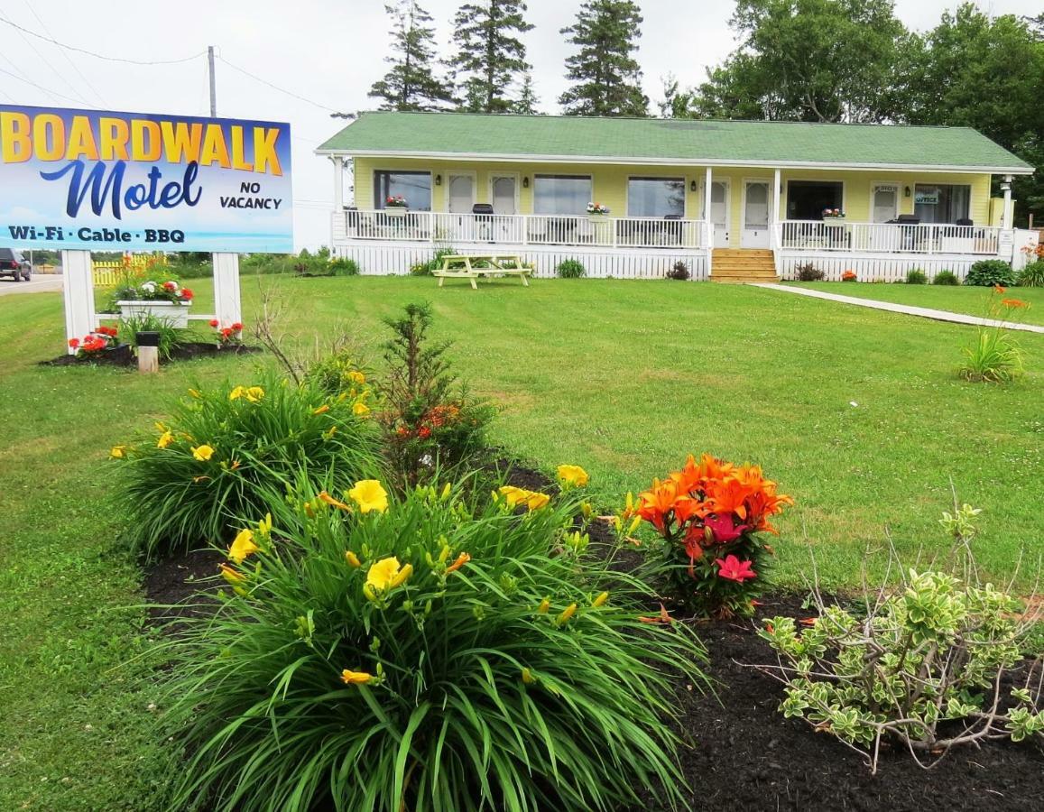 Boardwalk Motel Cavendish Exteriör bild